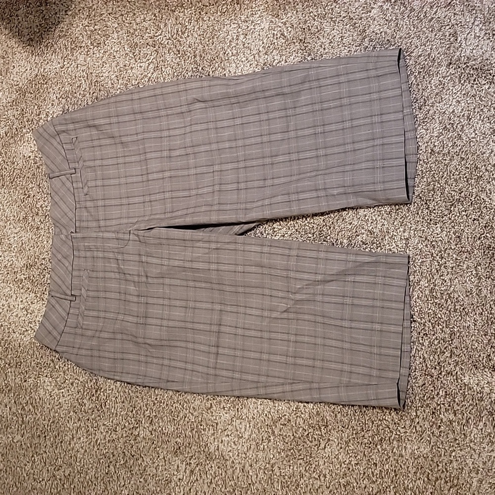 Like new, wide leg crops